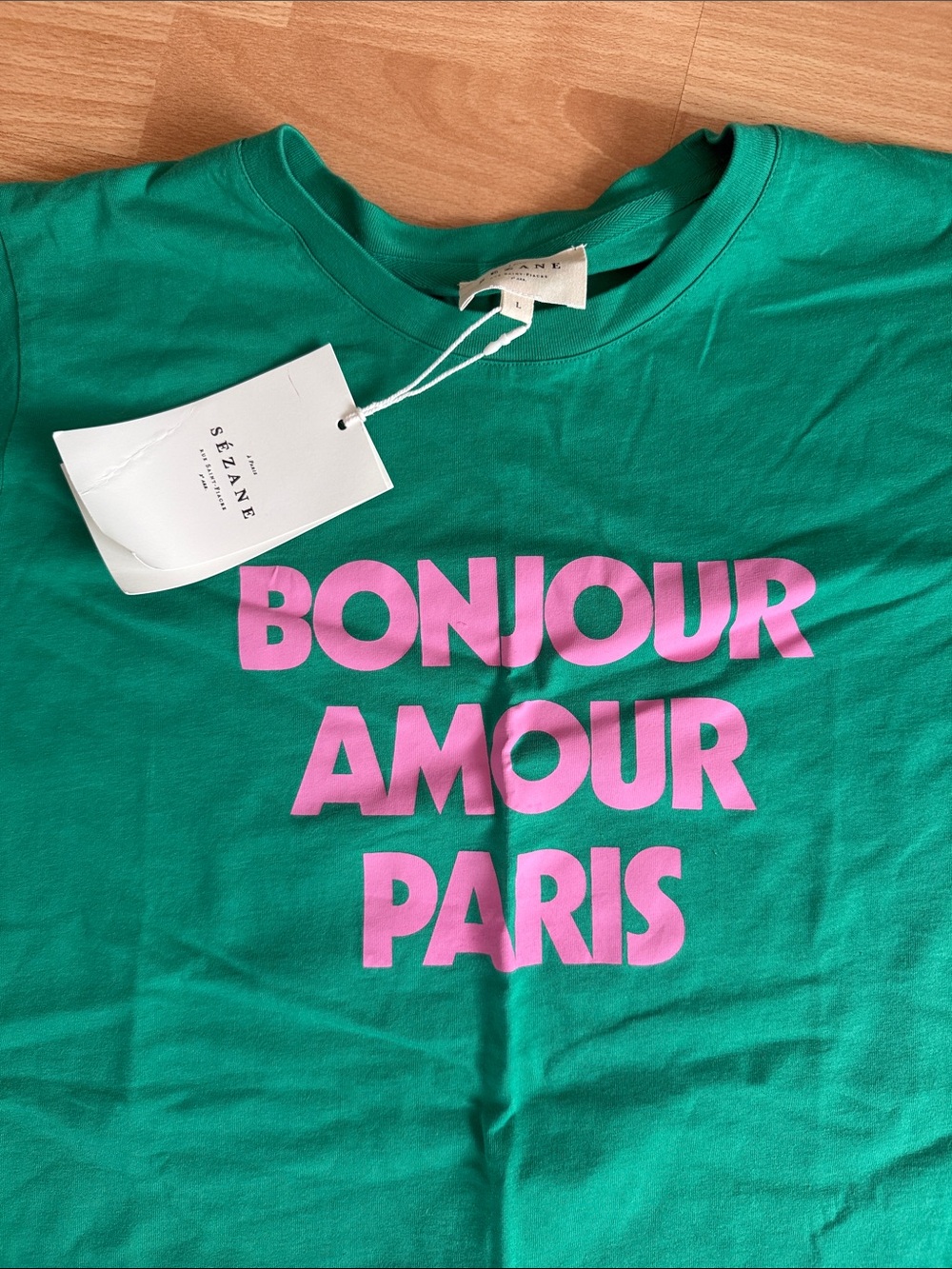 Sezane NWT Women’s 'Bonjour Amour Paris' Green Graphic Tee with Pink Print